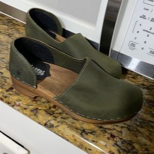 Sandgrens size 40(9-9.5)🌻🌻🌻